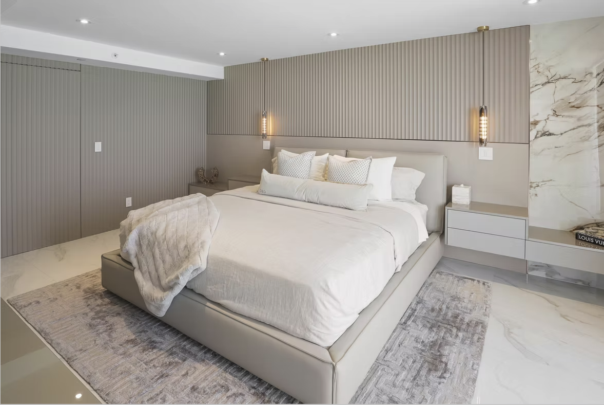 Primary Bedroom — South Beach