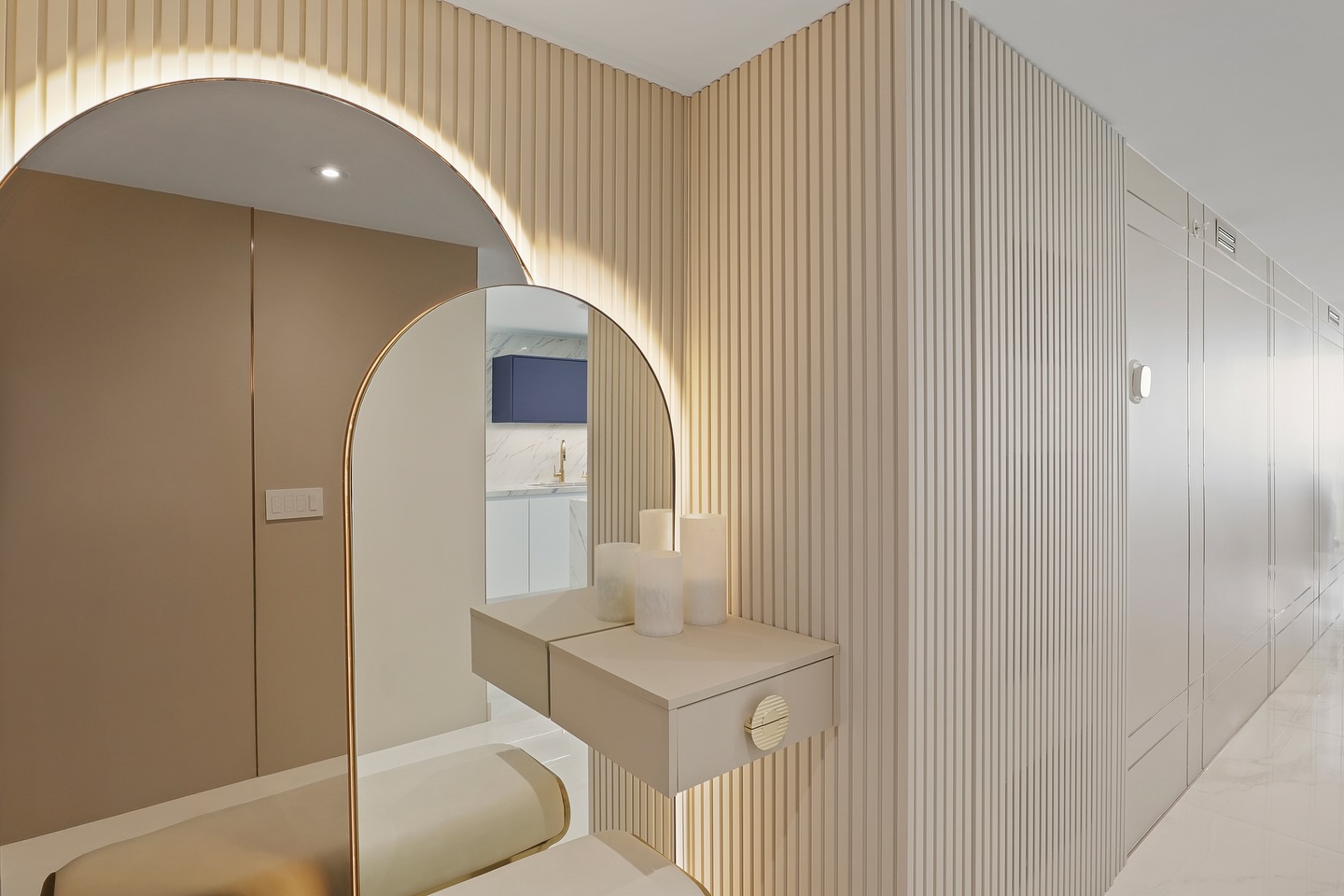 Arched Vanity Nook — Bal Harbour